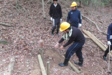 三菱電機高周波光デバイス製作所が里山保全活動、新入社員24人が参加