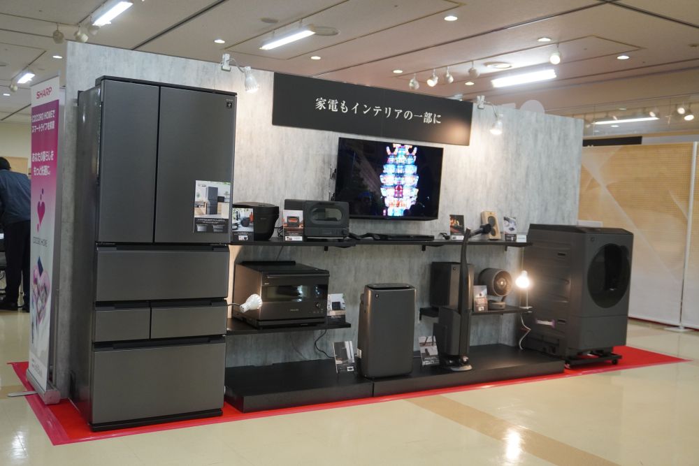 広島会場ではマットブラックの家電をまとめて展示した