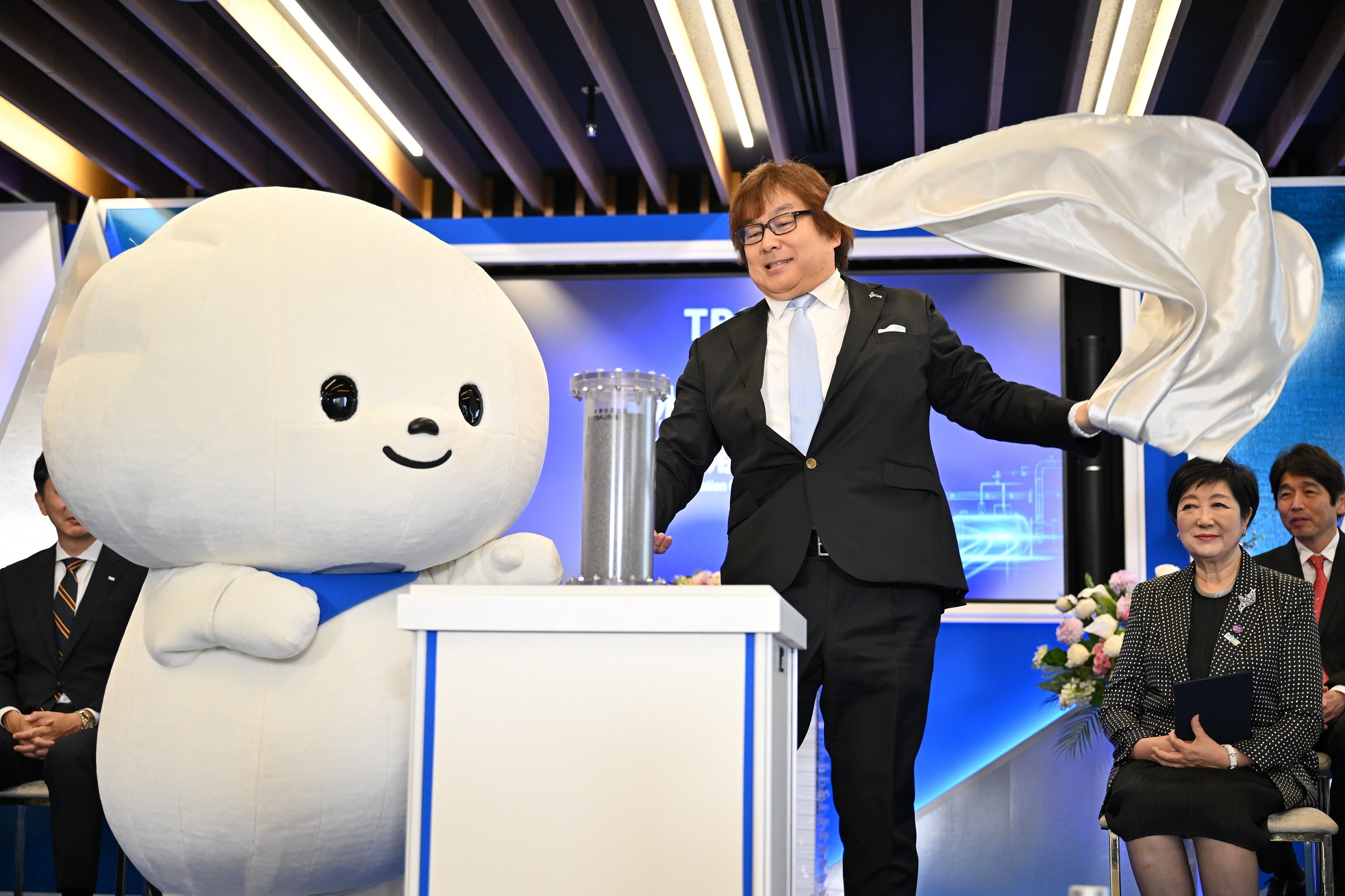 式典で披露した「水素吸蔵合金」