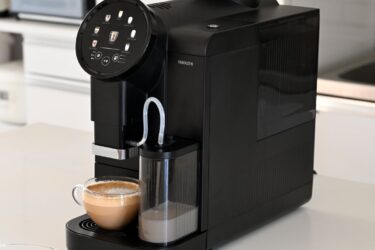 全自動コーヒーマシン新製品、本格的なカフェメニューに対応　6月中旬に発売　山善