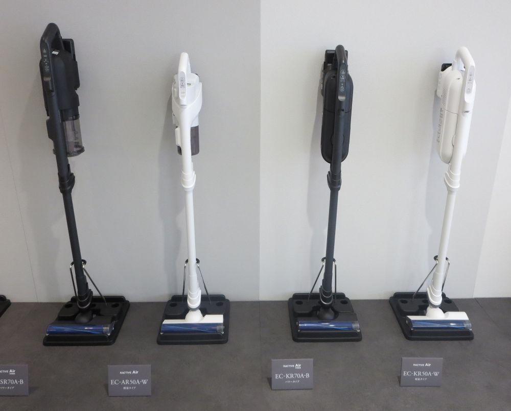 サイクロン式・紙パック式のコードレススティック掃除機の新製品