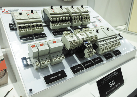 三菱電機はスプリングの圧力で電線を接続する方式を訴求