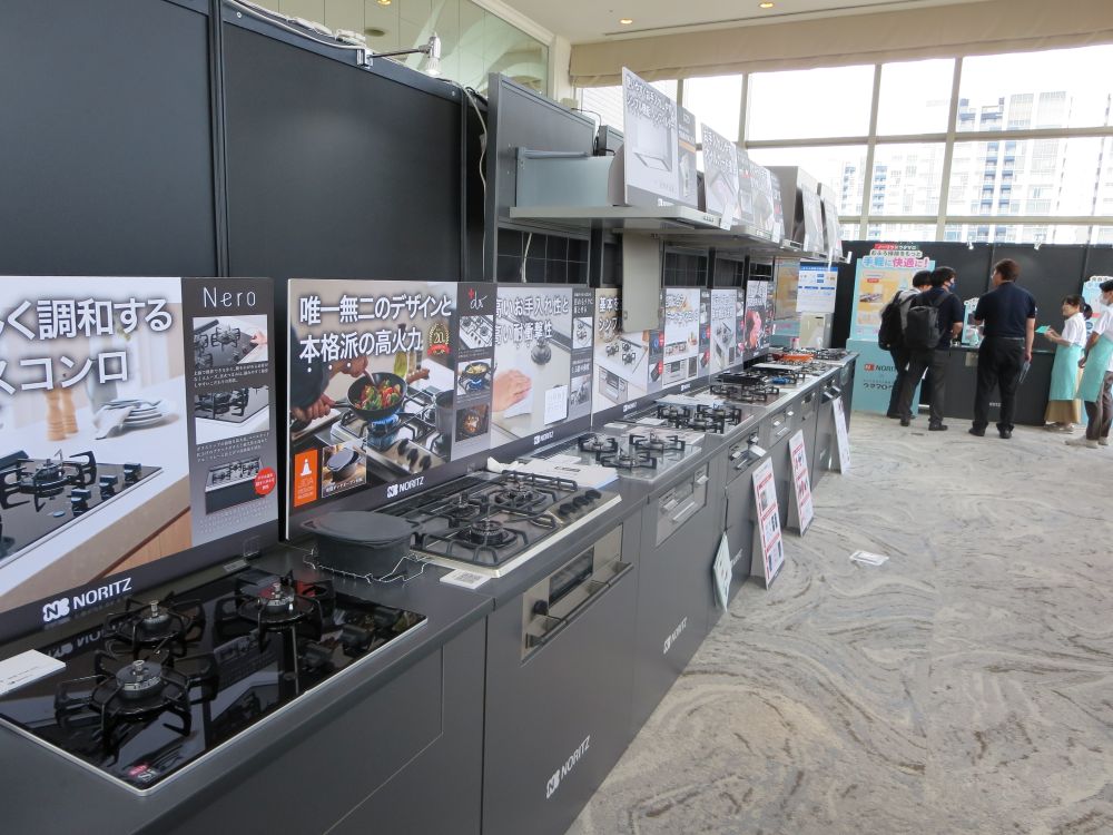 厨房機器を幅広く展示