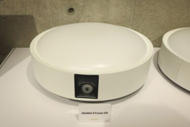 Aladdin X、照明一体型3in1プロジェクター新製品　4K・3色レーザー搭載で高画質・高輝度実現