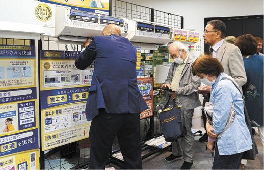 高齢客が中心の地域店でもエアコンへの関心は例年以上に高い