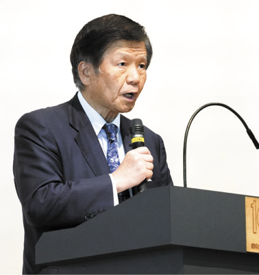 熊本大学の小川久雄学長