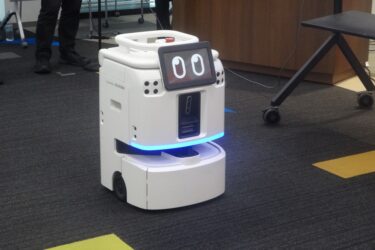 アイリスオーヤマ、完全内製の清掃ロボットを7月発売　AI駆使し業務効率化 