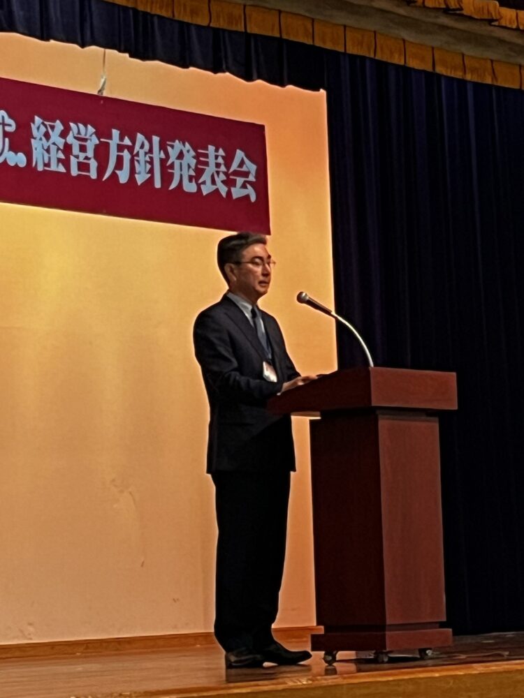 26年度の経営方針を説明する山口誠代表取締役社長
