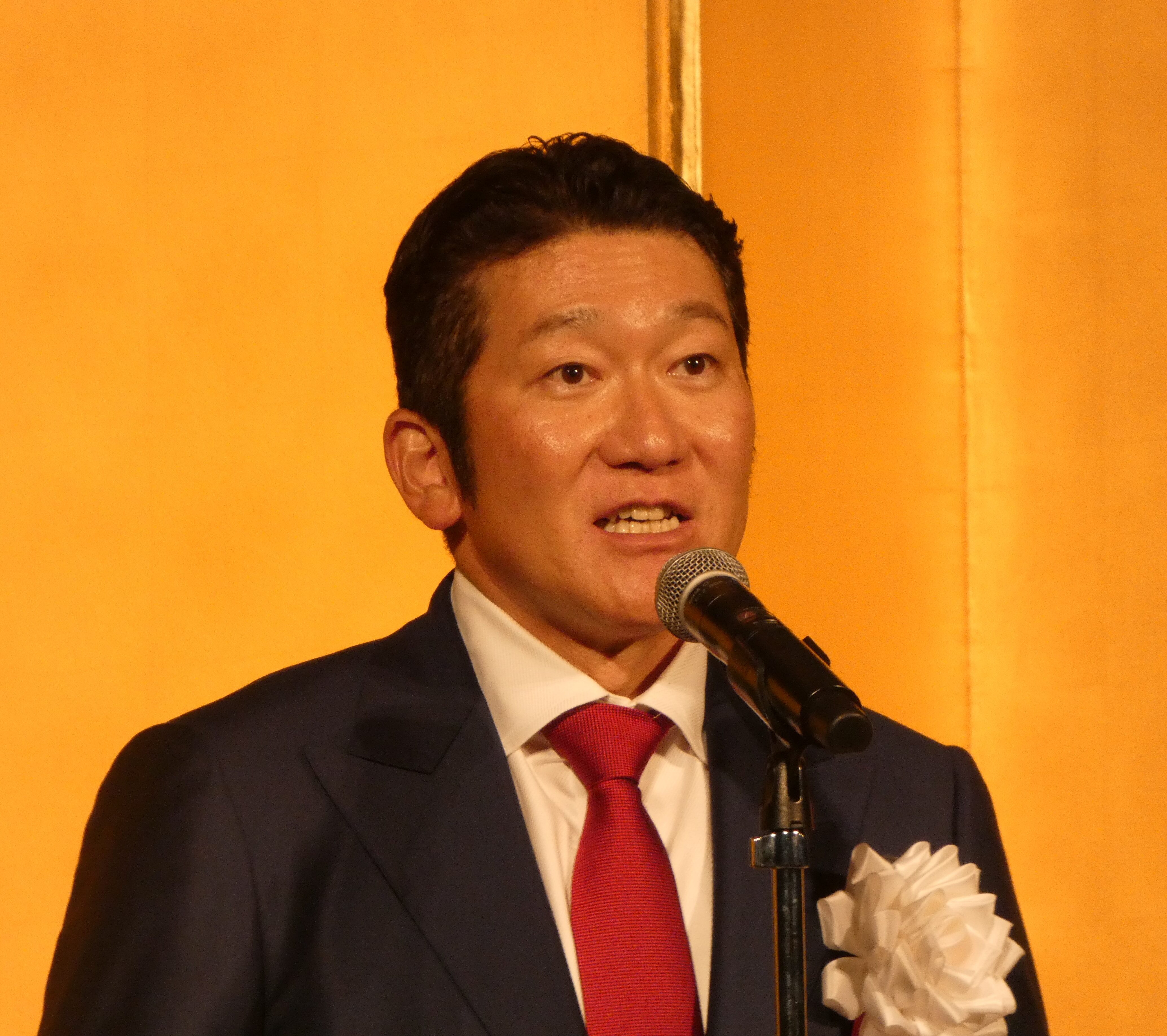 あいさつする林会長