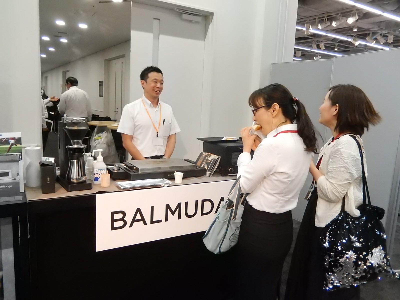 調理家電コーナーでは各種調理実演も行われた。