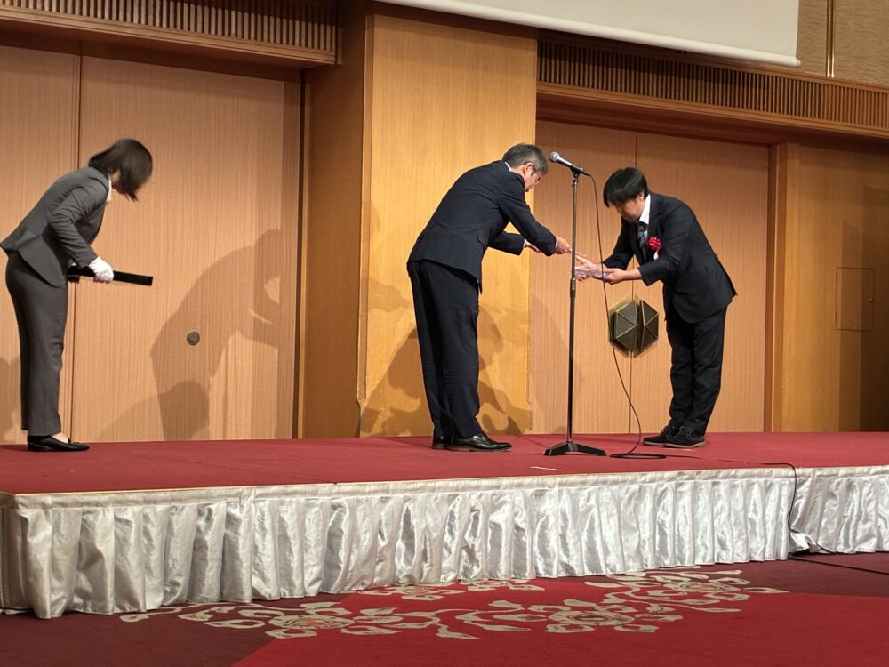 コンテスト上位には表彰状などが手渡された