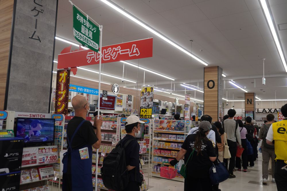 レジにも待機列ができるほど盛況だった