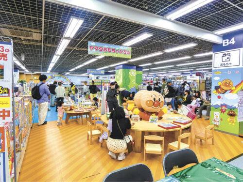 ヤマダデンキLABI池袋本店は親子3世代が楽しめる店舗を目指して昨年9月に改装オープンした