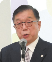あいさつする内田洋行の大久保社長　

