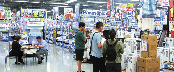 除湿機や空気清浄機の販売も増加(ヨドバシカメラマルチメディア仙台）