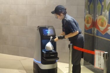 三井不動産やNTT東日本など、フィジカルAI搭載ロボで飲食配送　東京ミッドタウン八重洲でサービス始動