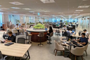 アズビル、東京・丸の内の新本社を公開　「集まる本社」で対話と創造を促進