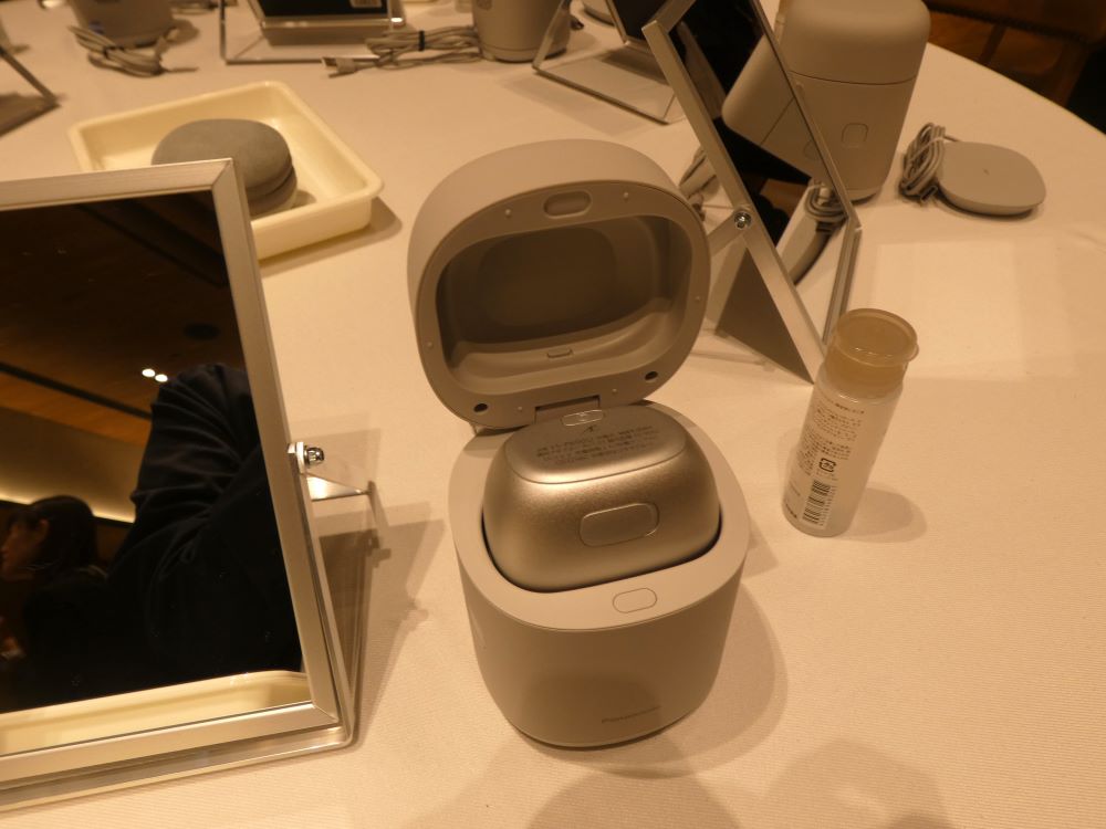 全自動洗浄充電台「パームインポッド」も発売する