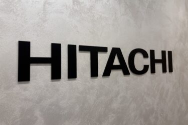 日立、「シリコン量子コンピューター」の量産化へ基盤技術開発始動　インテル・産総研と連携　