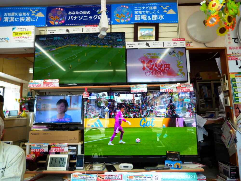 店内には新型テレビを展示・訴求