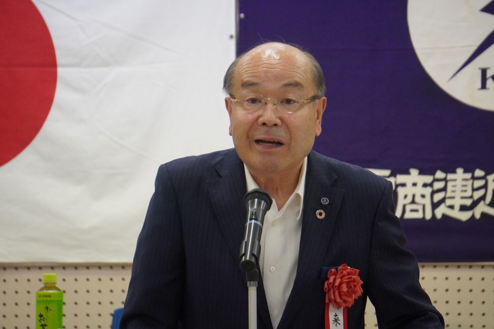 激励する峯田会長