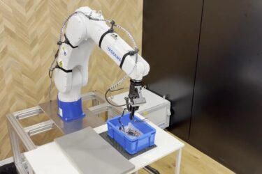 安川電機とソフトバンク、柔軟な物体をつかむシステム実証　フィジカルAIを活用