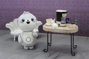 シャープが「ポケとも」第2弾　不器用な言葉で寄り添う「おれさま」な性格
