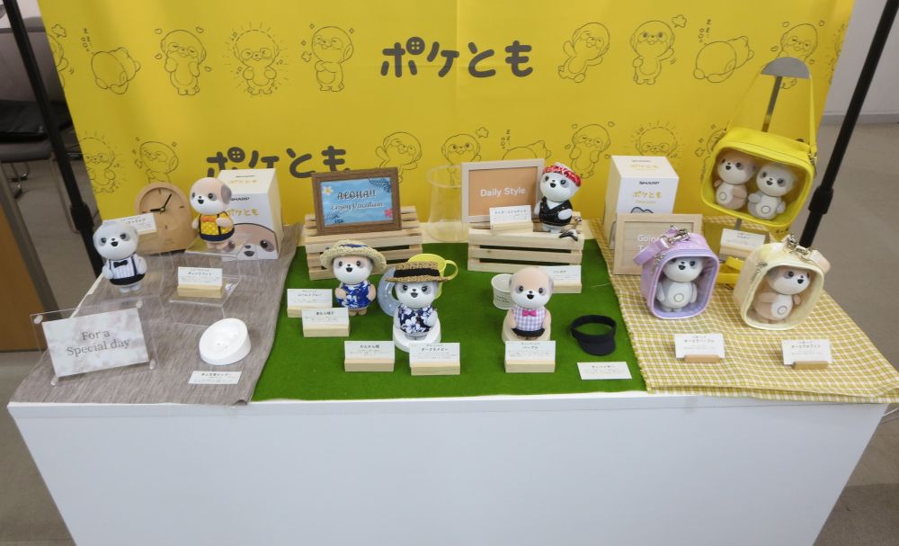 オリジナルグッズも展開していく
