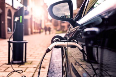 英国のバッテリーEV販売、7月は45%増で過去最高を更新　SMMT調べ