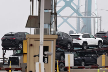 日系自動車メーカーに打撃　米大統領、カナダ関税上げ表明