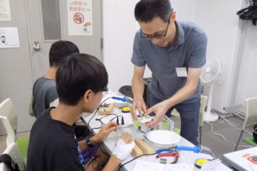 JEITA関西支部、高槻市の子ども科学教室に協力　小学生28人が「うそ発見器」製作　会員8社など13人が指導
