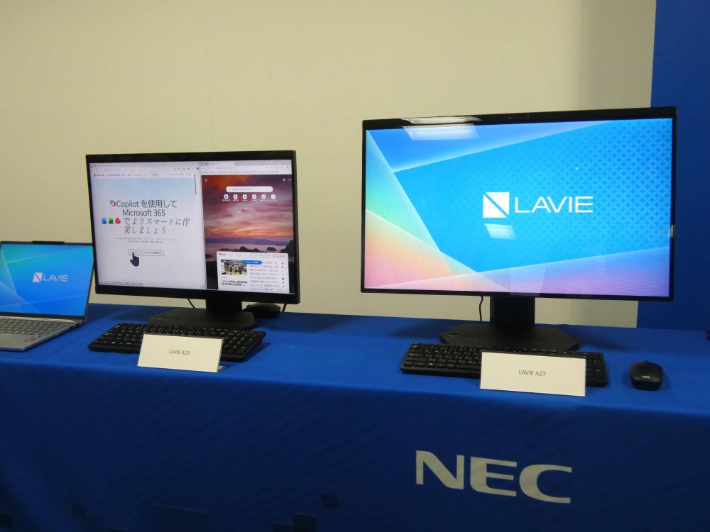 一体型デスクトップ「LAVIE A27」（右）と「LAVIE A23」（左）