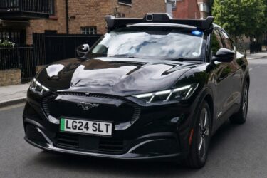 英Wayveと米Uber、ロンドンでロボタクシー実用化へ第一歩　車両使用の許可取得