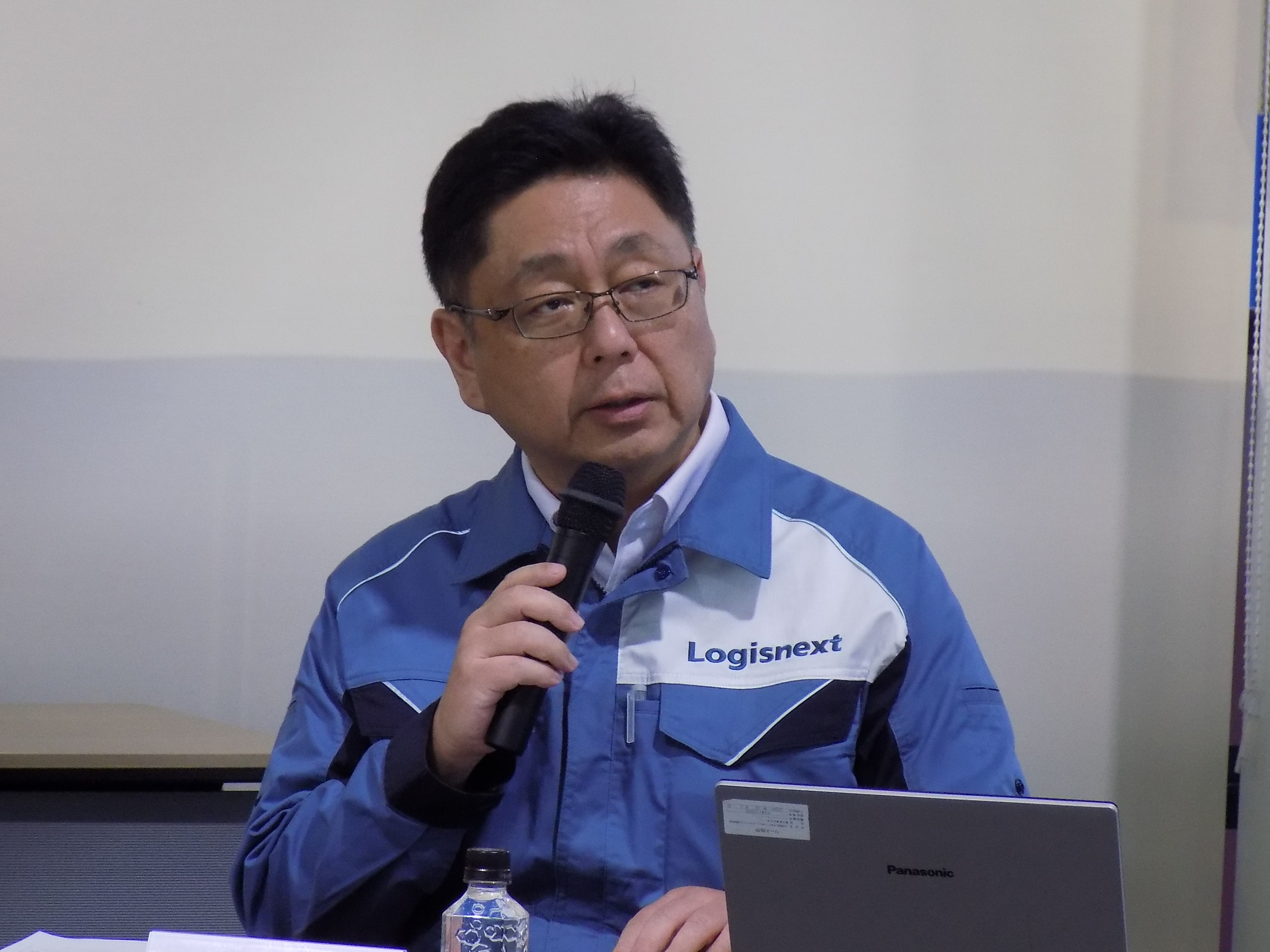 説明するロジスネクストジャパンの大沼社長 

