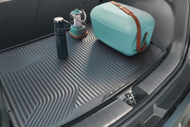 三洋化成「ケシュナール」初採用　Kia「EV3」のトランクライナーに　海洋プラスチック再利用を支援