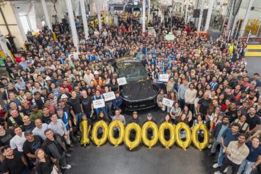 米テスラ、EV世界累計生産が1000万台突破　業界初の金字塔