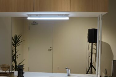 パナソニック、パルックLEDラインランプ搭載の設備照明　簡単な取り換えで手元まで明るく