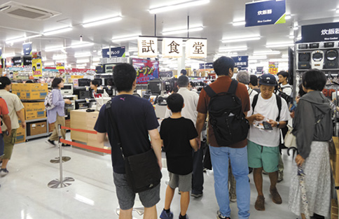 盛況だった試食堂