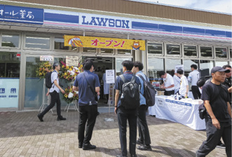 「ハッピーローソンタウン」の2号店としてオープンした「ハッピーローソンタウン日野高幡台店」（東京都日野市）