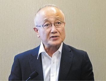 半導体・AIデータセンター向け製品について説明する髙井カンパニー長