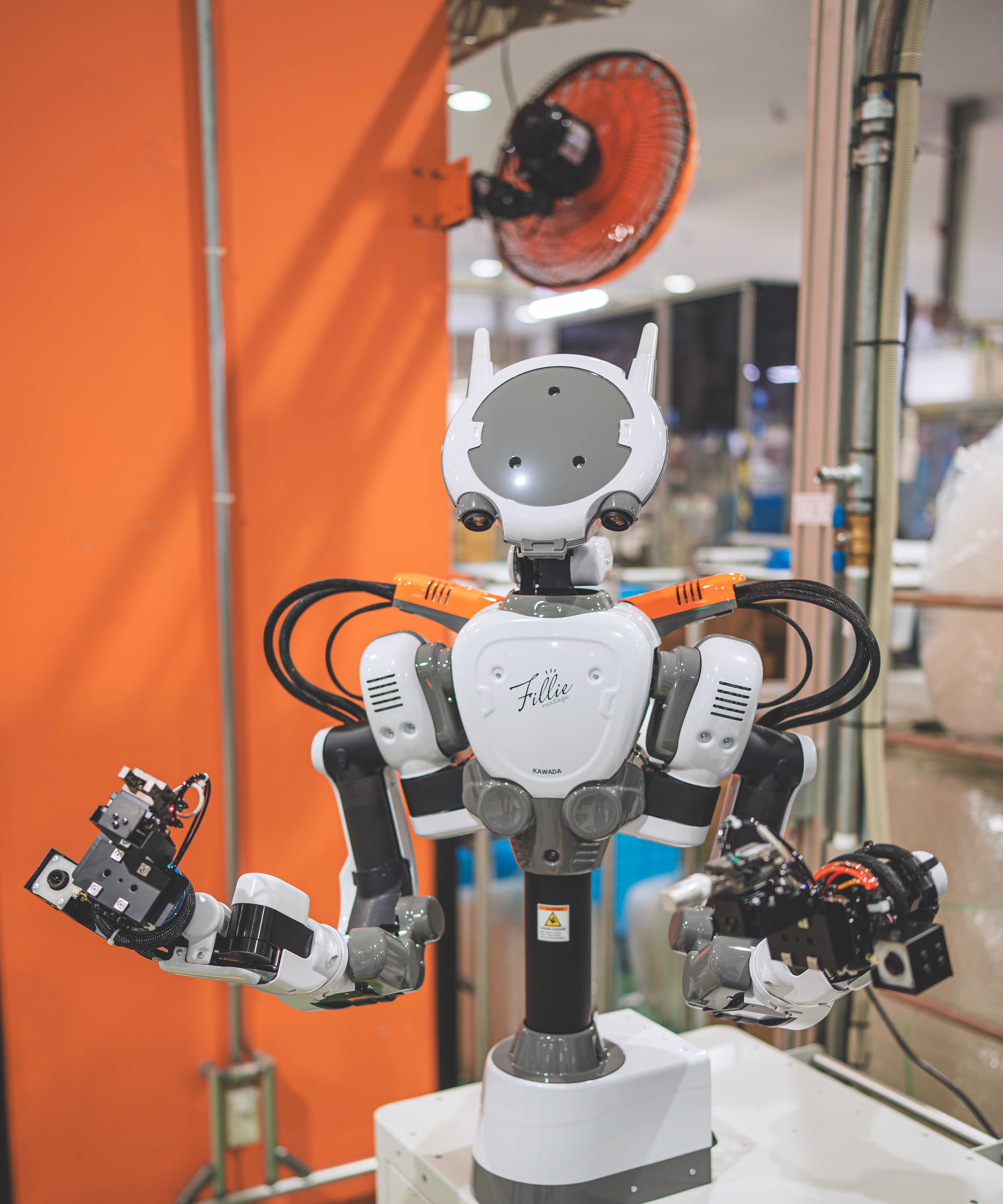 今年8月下旬に試験導入したヒト型ロボット（提供 TE Connectivity Japan合同会社）