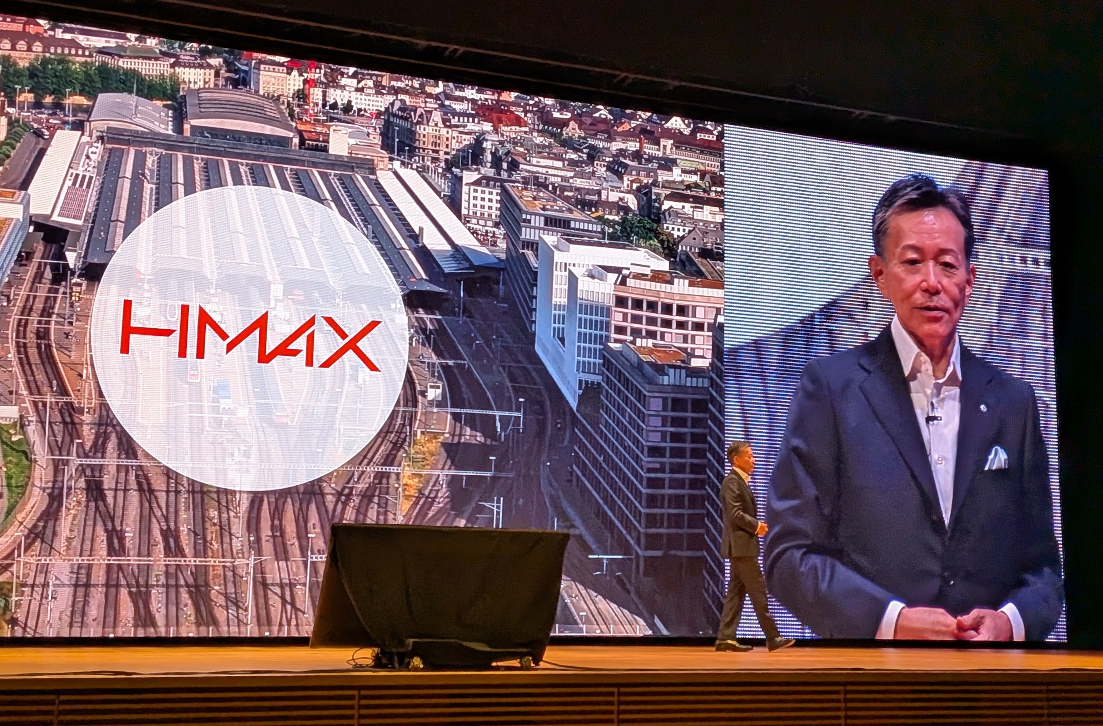 「HMAX 」のラインアップを拡充すると表明した德永社長