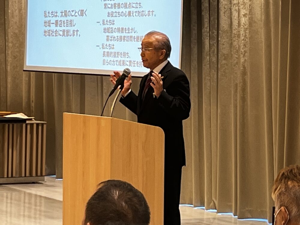 式辞を述べる石原政孝社長
