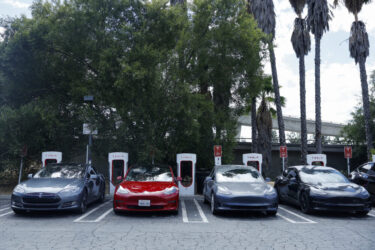米政府、自動車燃費基準を緩和　EVに一層の逆風、各社戦略に影響