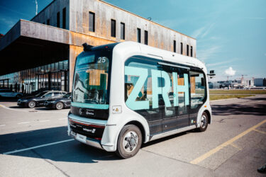スイス・チューリヒ空港、自動運転EVシャトルを実証　試験運行を開始