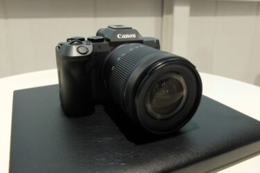 キヤノン、ミラーレス「R8」後継機を10月発売　手振れ補正搭載、フルサイズで攻勢