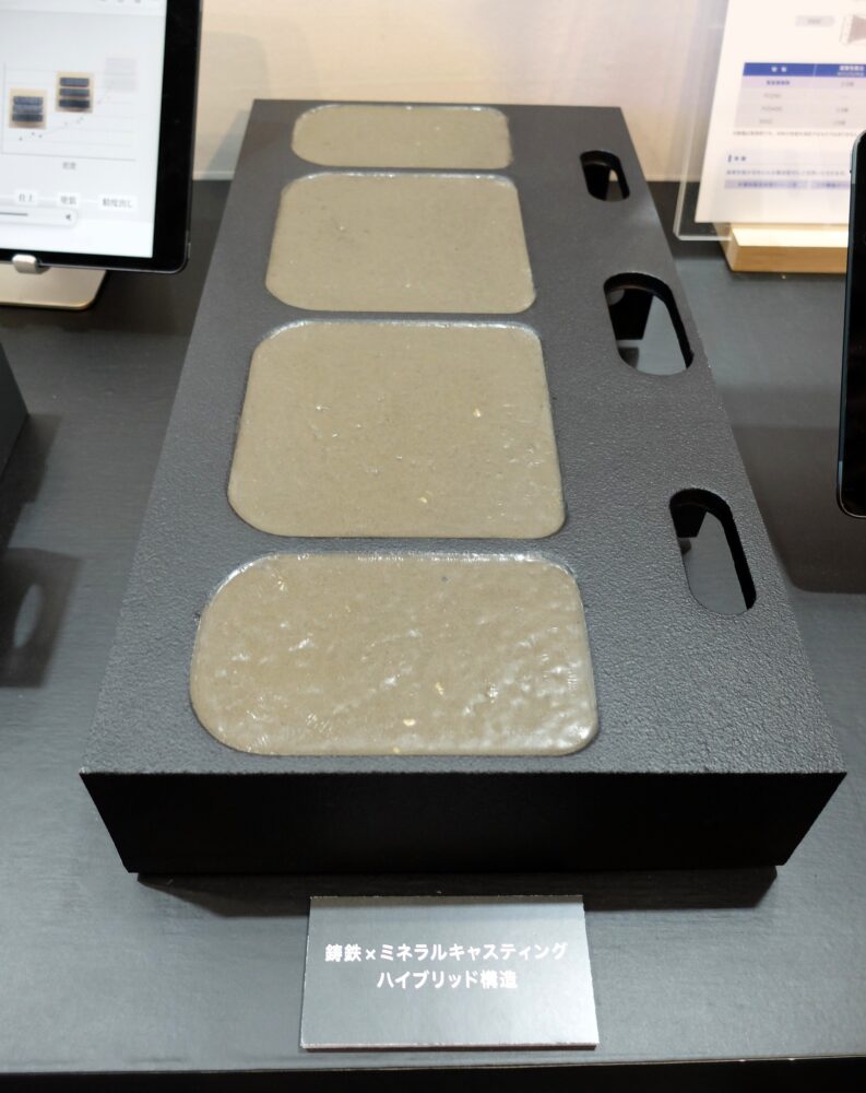 鋳鉄とミネラルキャスティングによるハイブリッド構造で、半導体などの生産時の位置決め時間を大幅に短縮できる
