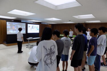 池田市・KDDI、ドローン教室開催　小中学生がプログラミング体験　大阪・東京をオンラインで結び交流
