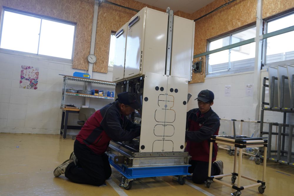 組立配送作業の様子