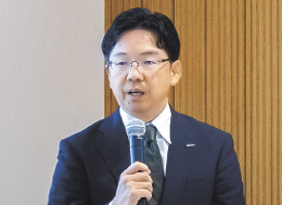 施設のコンセプトを説明する片山CTO